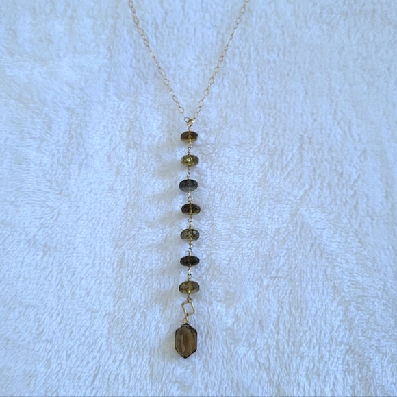 Jewelry - Mossy Green Quartz Pendant Necklace